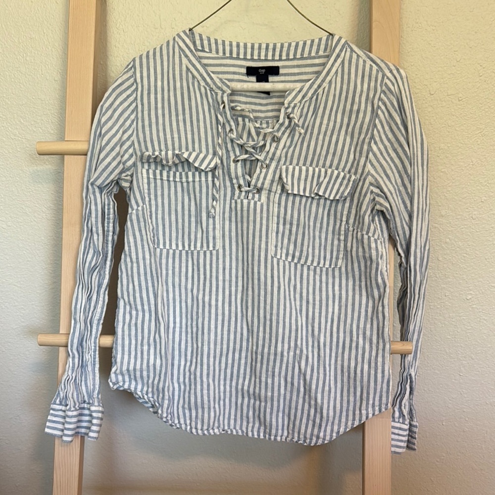 GAP White and Gray Tie Front Blouse